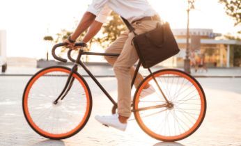 Se duplican los accidentes laborales de tráfico con bicicletas y patinetes en los últimos seis años