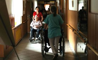 Cómo evitar los trastornos musculoesqueléticos en el sector sanitario: nueva guía de buenas prácticas